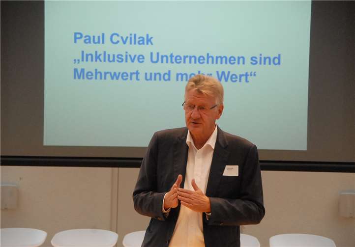 Der badische Unternehmer Paul Cliuk stellte in Montabaur sein Geschäftsmodell vor, in dem zu gleichen Teilen behinderte und nicht behinderte Menschen beschäftigt werden. KER