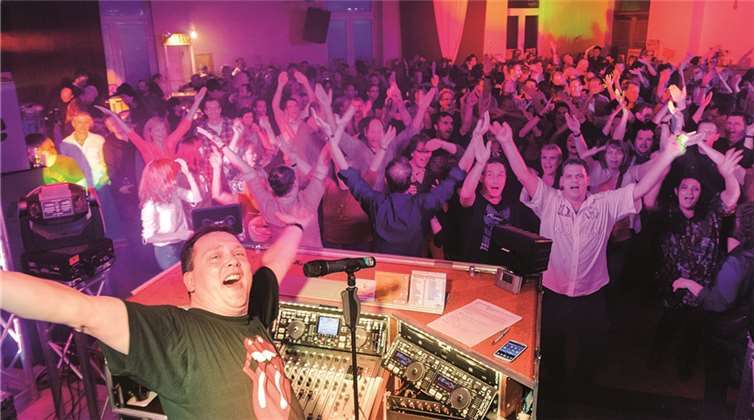 Der bekannte DJ Johannes Held weis, wie man es richtig krachen lässt.  Privat