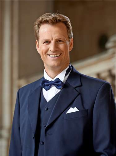 Der beleibte Startenor Johannes Kalpers wird die Gäste beim diesjährigen Seniorentag im Festzelt auf dem Grambrinusfestgelände auf der Vulkanbrauerei ebenso verzaubern. Foto: GemanPopp