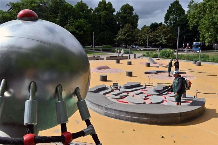 Der beliebte Wasserspielplatz am Deutschen Eck kann bis auf weiteres nicht genutzt werden – ein technischer Defekt muss zunächst behoben werden. Foto: Stadt Koblenz / Verena Groß