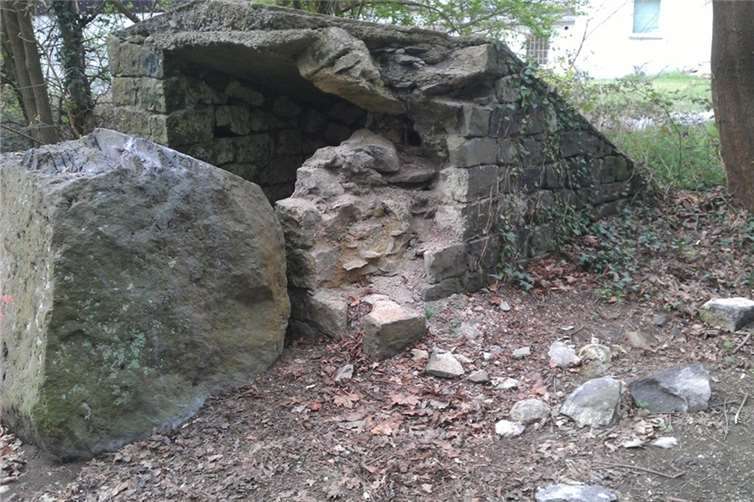 Der beschädigte Eingang.privat