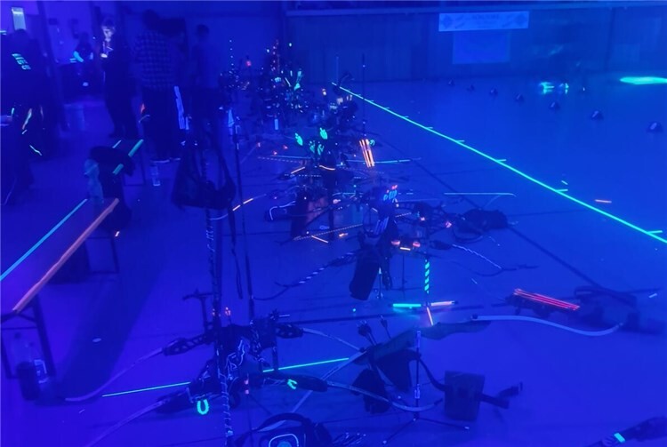 Der besondere Reiz dieses Turniers liegt in der einzigartigen UV-Beleuchtung.