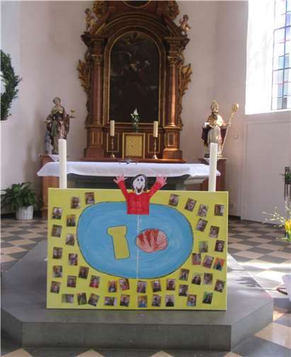Der besonders geschmückte Altar in der Kirche Antweiler.Foto: privat