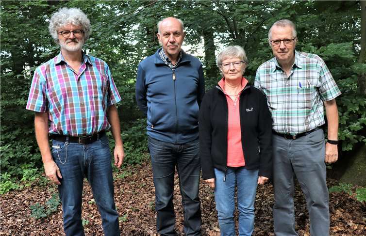 Der bestehende Vorstand wurde wiedergewählt (von rechts): Hans-Jürgen und Eveline Merfels. Manfred Henkes und Uli Schmidt. Foto: WWV