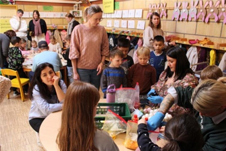 Der bunte Osternachmittag gefiel Groß und Klein.
