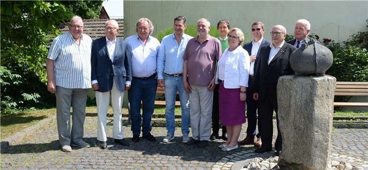 Der designierte Ritter der kulinarischen Tafelrunde wurde von den Gastronomen und Politikern begrüßt. Foto: CF
