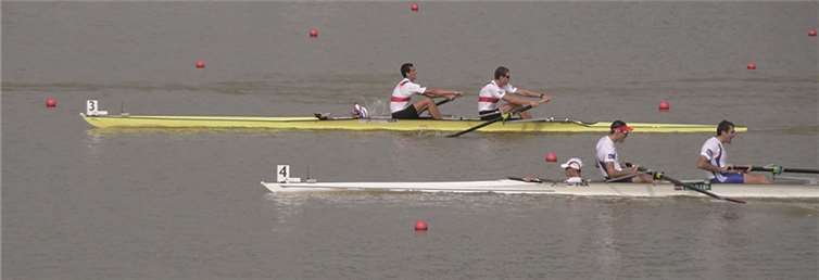 Der deutsche Zweier mit Jonas Wiesen kann im Endspurt seinen „Silberrang“ gegen das angreifende französische Boot verteidigen. Gold gewinnt Italien. privat