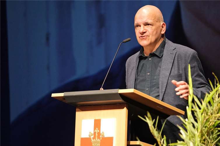 Der diesjährige Gewinner des Joseph-Breitbach-Preises Frank Witzel während seiner Dankesrede.  Foto: Michael Jordan