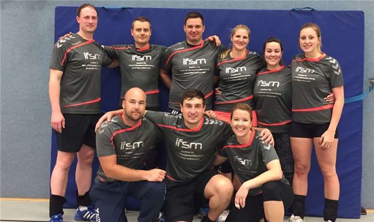 Der dritte Platz an diesem Tag war hart erkämpft: Das Team um Trainer (und Spieler) Max Flink. privat