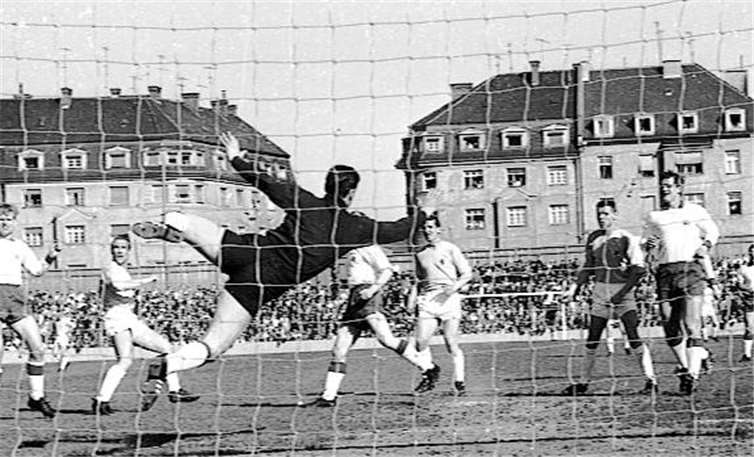 Der ehemalige Bundeliga-Torhüter "Jumbo" im Jahr 1860. privat