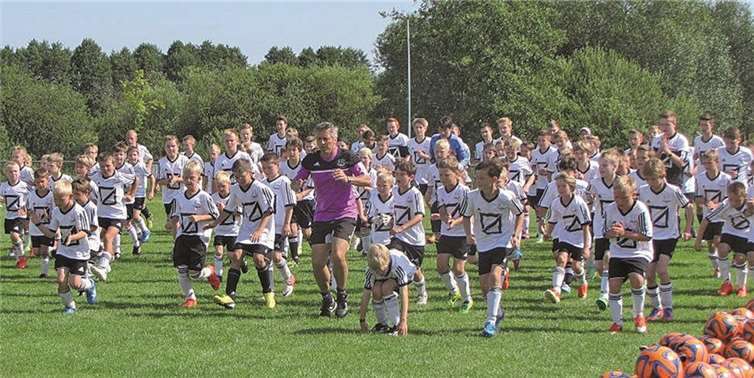 Der ehemalige Bundesligaprofi Frank Elser hat 23.000 Kinder im In- und Ausland trainiert. privat