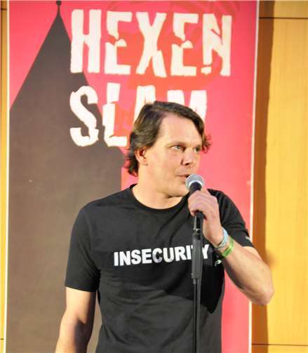Der ehemalige Deutsche Meister im Poetry Slam Lasse Samström moderiert seit 2012 den Rheinhexenslam. privat