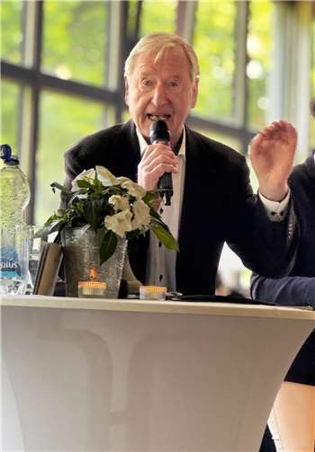 Der ehemalige Sportkreisvorsitzende, Alfred Hofmann, zog seine persönliche Vereinsbilanz. Seit über 50 Jahren kennt er die Anlage, den Verein und Familie Ewenz.Foto: Uwe Lederer