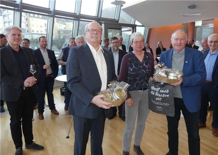 Der ehemalige Weinbaupräsident Rolf Haxel (li.) und der ehemalige Geschäftsführer des Weinbauverbandes Gerd Knebel, wurden heuer für ihr Lebenswerk geehrt.