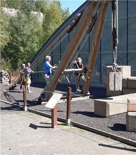 Der ein oder andere Teilnehmer durfte sogar seine technischen Fähigkeiten an den Nachbauten testen.