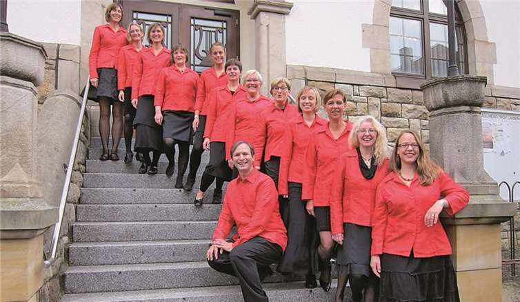 Der erfolgreiche Frauenchor „Chorallen“ aus Leubsdorf mit Chorleiter Axel-E. Hoffmann. privat