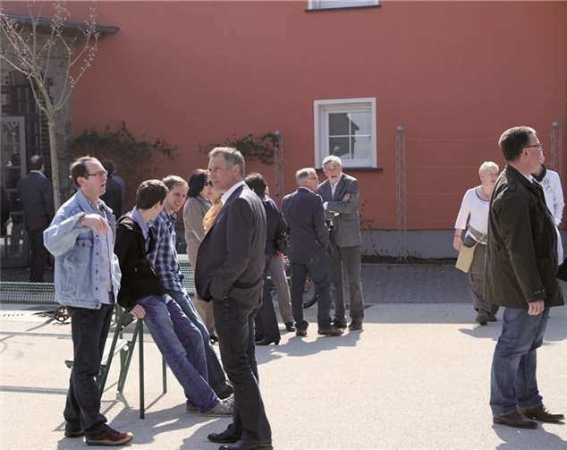 Der erneuerte Dorfplatz in Bell ist ein Schmuckstück.