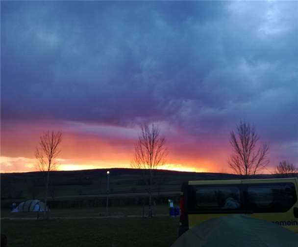 Der erste Abend in Frankreich wurde von einem beeindruckenden Sonnenuntergang begleitet.privat