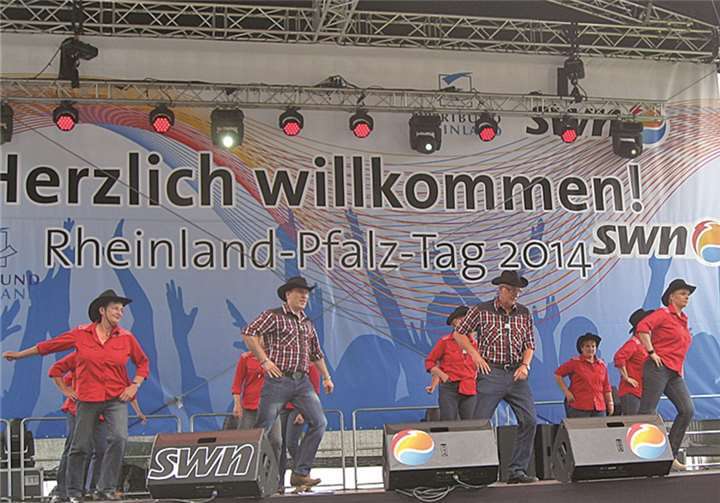 Der erste Auftritt in neuem Outfit.