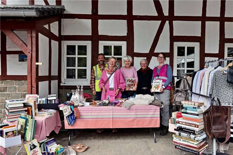 Der erste Dorftrödel.  Foto: Werner Dresche