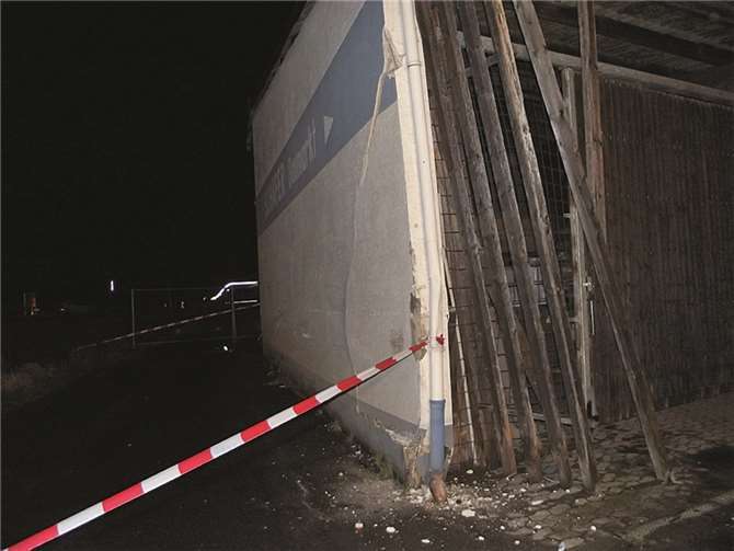 Der erste Einsatz für die Einsatzstellensicherungssystem (ESS)-Trupps im THW-Geschäftsführerbereich Koblenz fand am Freitagabend statt, nachdem durch einen Lastanprall die Standsicherheit eines Gebäudes im Industriegebiet Kempenich für nicht mehr gegeben schien.THW OV Koblenz