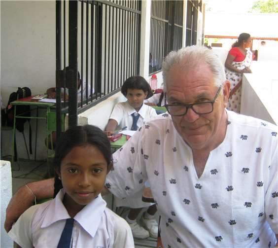 Der erste Kontakt zwischen Achini und Mr. Joseph am Anura College.