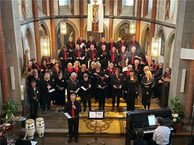 Der erste Konzertteil fand in der akustisch eindrucksvollen St.-Viktor-Kirche in Oberbreisig statt.. Fotos: Singfreunde Bad Breisig