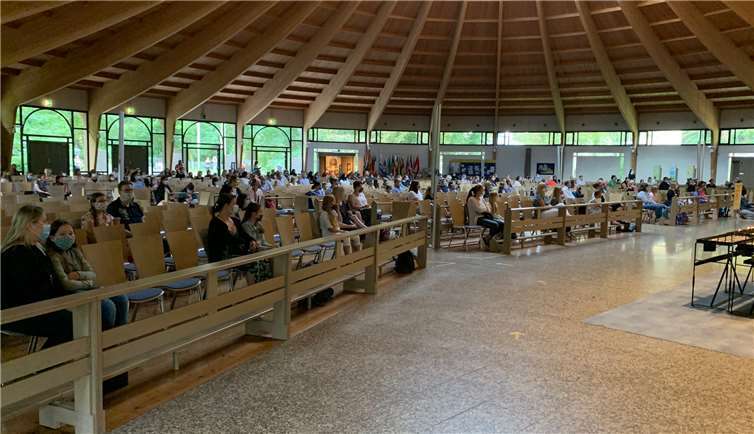 Der erste Schultag begann für die neuen Schülerinnen der 5. Klassen mit einem Wortgottesdienst zum Thema „Dein Herz am rechten Fleck“ in der Pilgerkirche.Foto: privat
