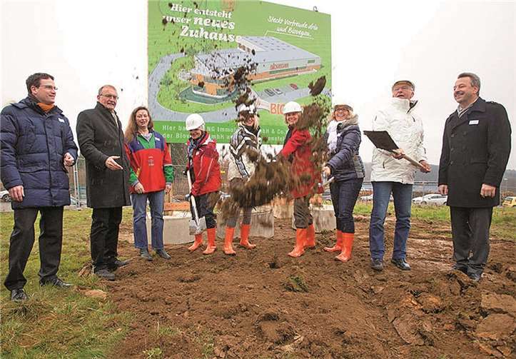 Der erste Spatenstich sitzt! Das Biovegan-Team zusammen mit den Landes- und Lokalpolitikern! privat