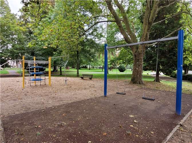 Der erste Streifzug startet am Spielplatz im Stadtpark.