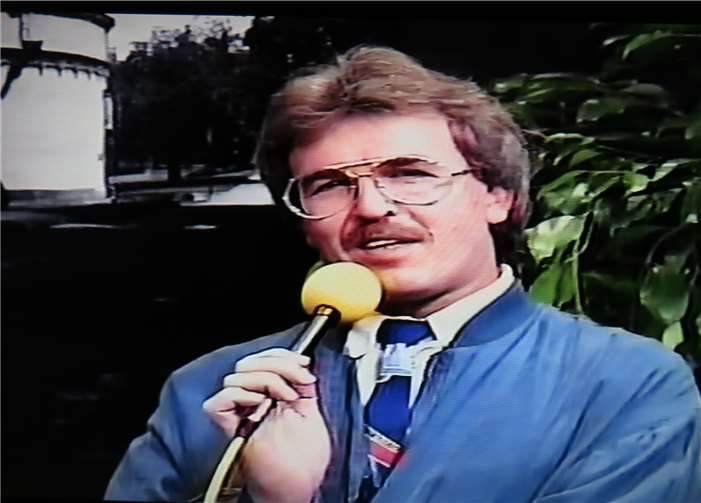 Der erste Vereinsvorsitzende und rege OK-Nutzer Alfons Wolff 1993 im Live-Talk „Annenacher Schwätzje“.