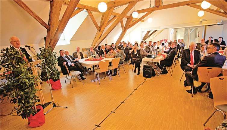 Der erste Vorsitzende Peter Supthut begrüßte die Gäste zum Festakt.WT