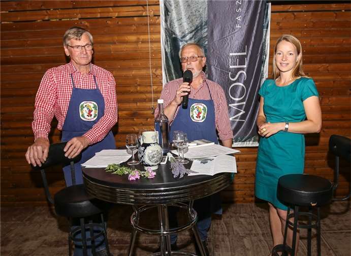 Der erste Vorsitzende Ralf Menden hieß die Gäste willkommen und übergab der Kommentatorin und dem Moderator das Wort.EP