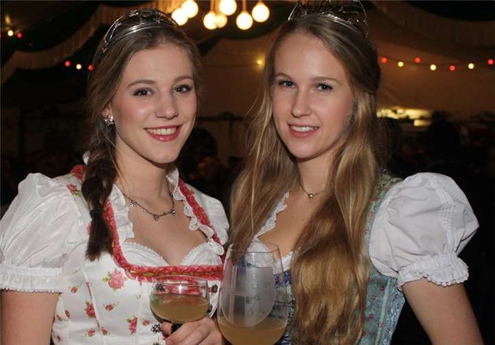 Der erste offizielle Schluck vom neuen Wein war natürlich den amtierenden Cochemer Weinmajestäten vorbehalten.