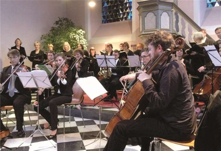 Der evangelische Kirchenchor und das Orchester „Camarata Instrumentale Köln“ stimmten die Besucherinnen und Besucher perfekt auf die kommende Passionszeit ein. Privat