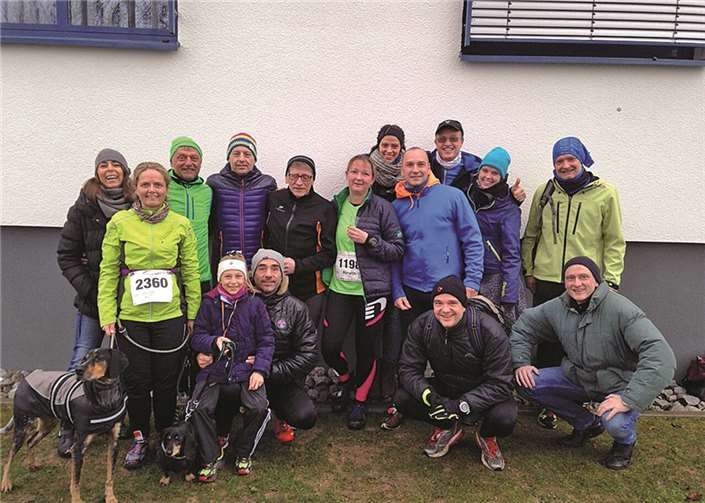 Der fast komplette Lauftreff beim Sylvesterlauf..., jetzt auch mit Hund. privat