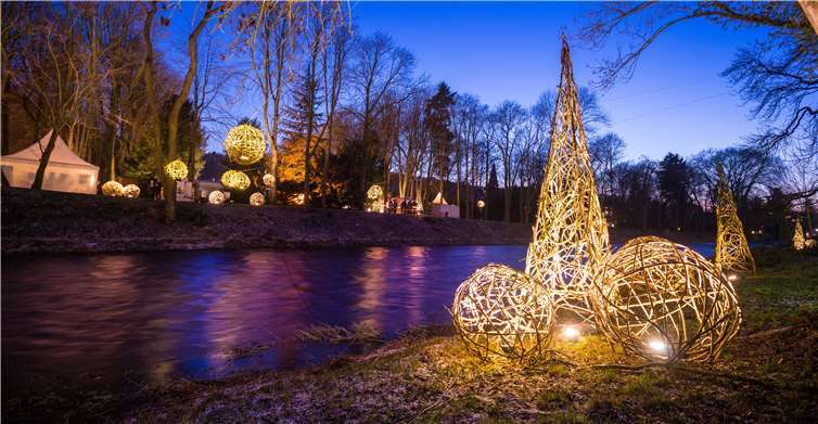 Der festlich in Szene gesetzte Kurpark wird die Besucher in diesem Jahr mit neuen Lichtobjekten beeindrucken.