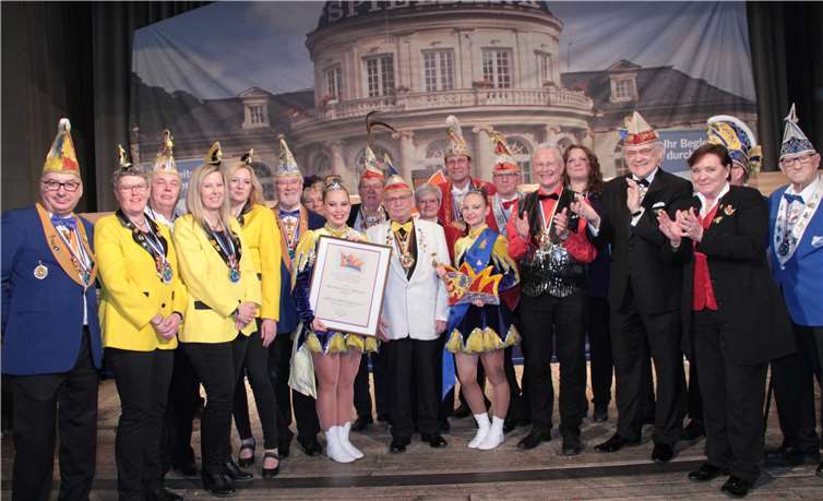 Der frisch ausgezeichnete Preisträger Hermann-Josef Hißnauer (Mitte). Fotos: MFU