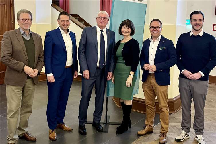 Der frisch gekürte Landratskandidat Sebastian Schuster (Mitte) mit (von links) Rainer Friedrich, dem Meckenheimer CDU-Bürgermeisterkandidaten Sven Schnieber, Sabrina Gutsche und Joachim Kühlwetter. Foto: privat