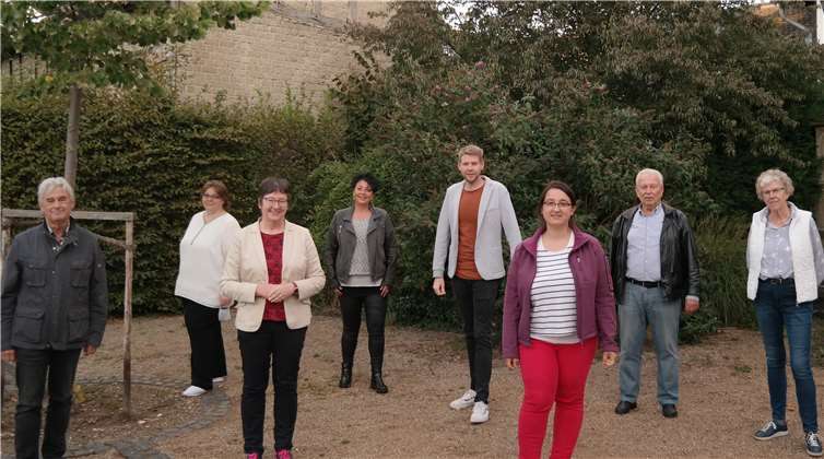 Der frisch gewählte Vorstand: Paul Adams, Nicole Piorr, Gisela Hein, Susanne Altmeyer, Tobias Leuning, Almasa Salewski, Dr. Gerd Pflaumer und Brigitte Leuning (v. li.). Foto: SPD Swisttal
