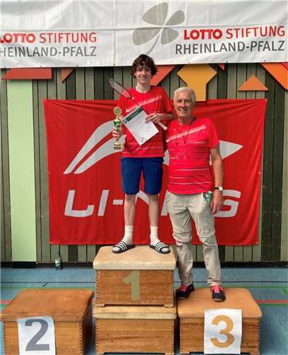 Der frischgebackene Meister mit seinem Coach. Foto: privat