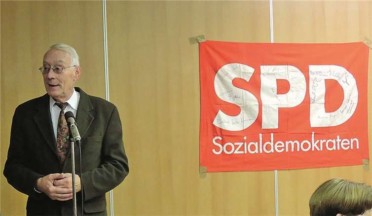 Der frühere Koblenzer Oberbürgermeister Eberhard Schulte-Wissermann, auch ein Genosse, gratulierte Cato.