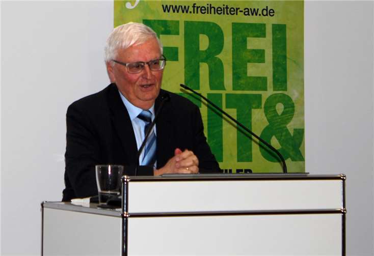 Der frühere Präsident des Deutschen Fußballbundes, Laudator Theo Zwanziger, nannte die Stärken und Begabungen der engagierten Preisträgerin.