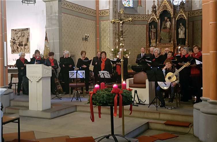 Der gastgebende Kirchenchor St. Martin Bassenheim hatte sich besonders gut auf das Adventskonzert vorbereitet.