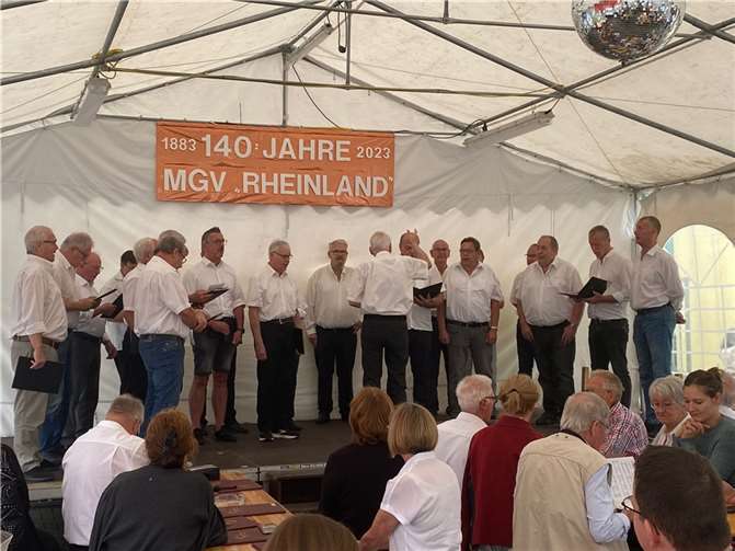 Der gastgebende MGV „Rheinland“ unter Vizeidirigent Lutz Haushahn.  Fotos: MGV „Rheinland“ 1883 Weitersburg e.V.