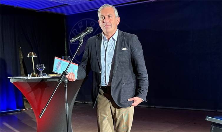 Der gebürtige Moskauer und Wahlberliner Wladimir Kaminer gastierte in Bad Breisig.  Foto: ROB