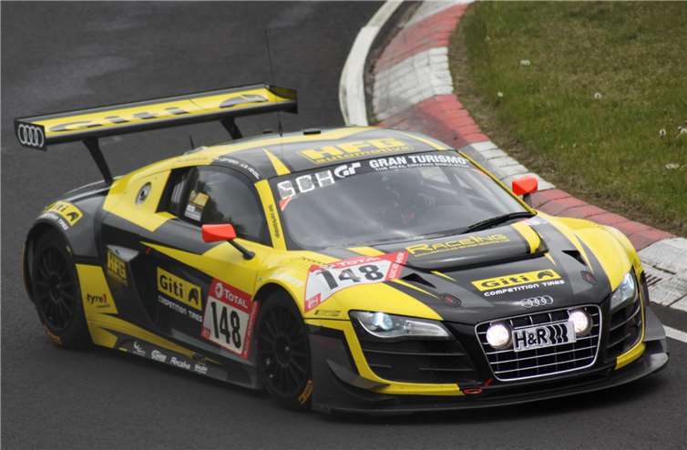 Der gelb-schwarze Audi R8 LMS BE ging in der Klasse SP 8 an den Start und kam als 35. ins Ziel. Fotos: Dietmar Deblon
