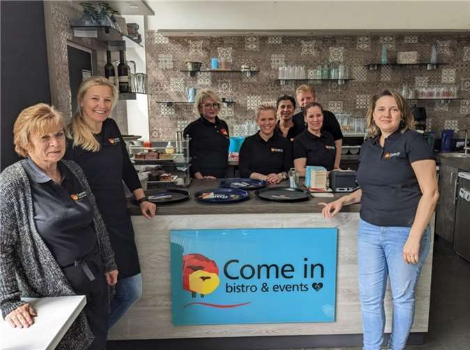 Der gemeinnützige Verein Leben mit Autismus e.V. Bonn/Rhein-Sieg/Eifel öffnete zum ersten Mal die Türen des inklusiven Bistros „Come in“ am Rheinbacher Bahnhof. Foto: privat