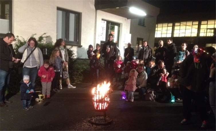 Der gemeinsame Abschluss am Feuer mit dem Singen von bekannten Martinsliedern bildete den krönenden Abschluss.