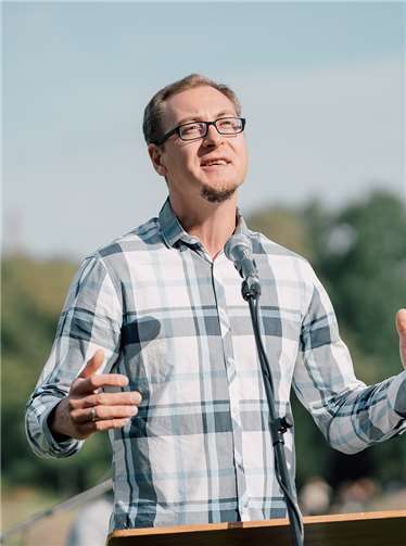 Großer gemeinsamer Gottesdienst besonderer Art Der gemeinsame Glaube an Jesus Christus ist das Fundament der Netzwerk-Gemeinden.
